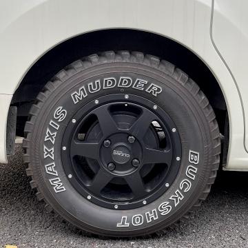 202312nv200tire.jpg